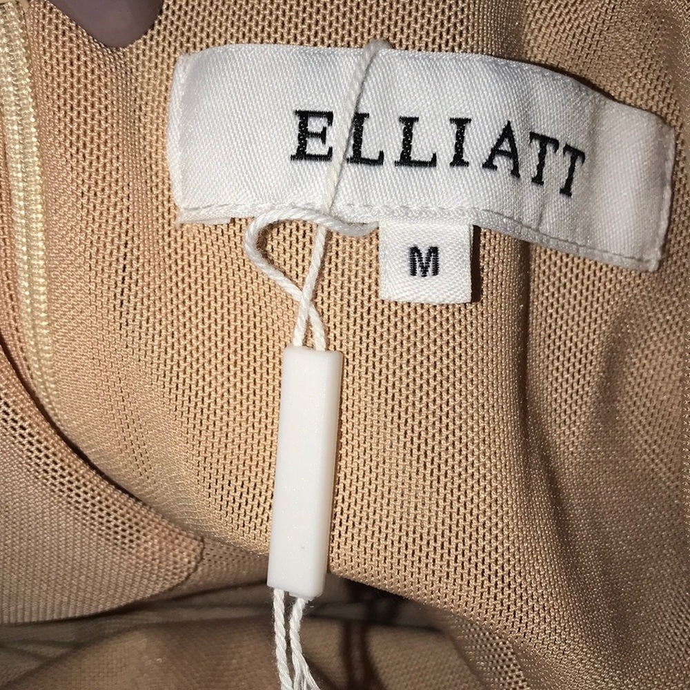 ELLIATT
Elliatt Velvet Cocktail Mini Dress
$180 - Picture 3 of 4